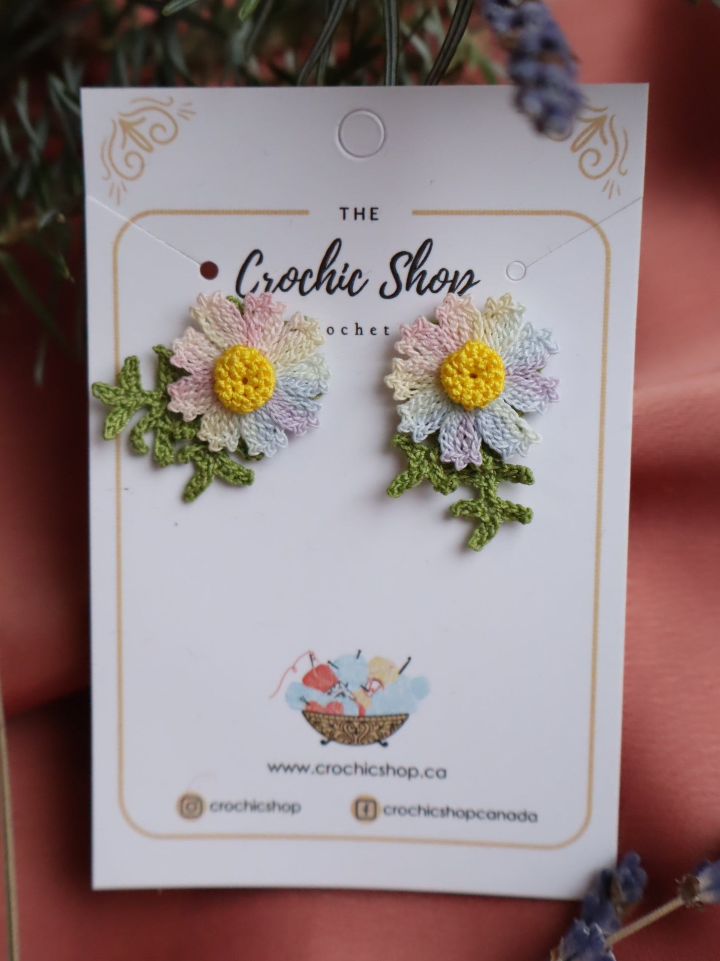 Ombre flower stud earrings