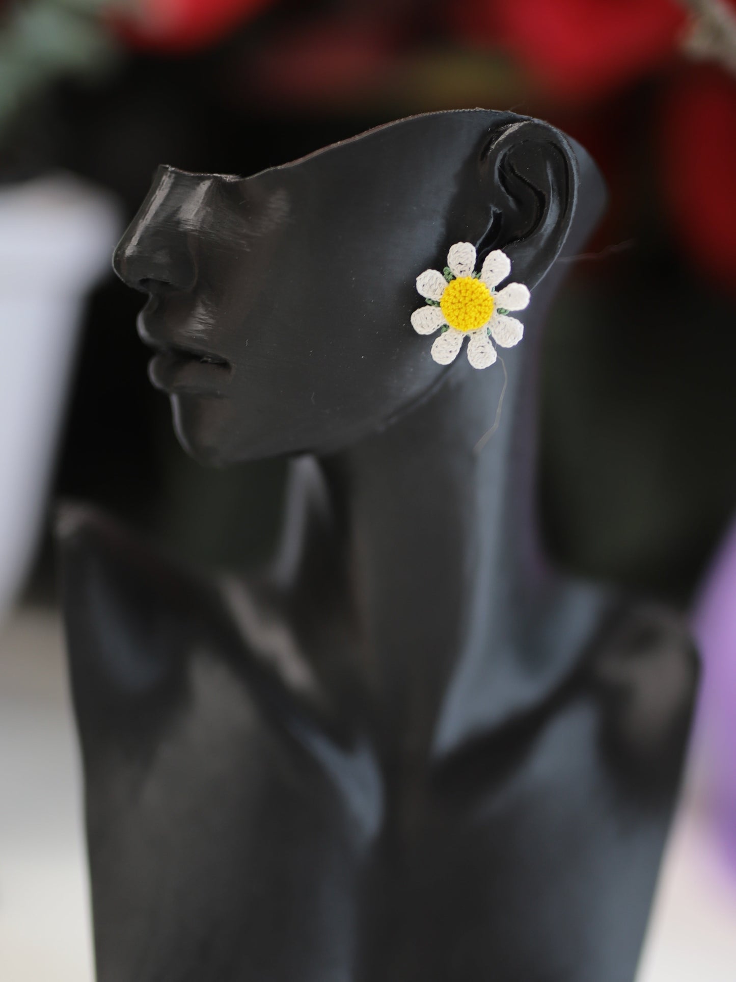 White daisy stud earrings