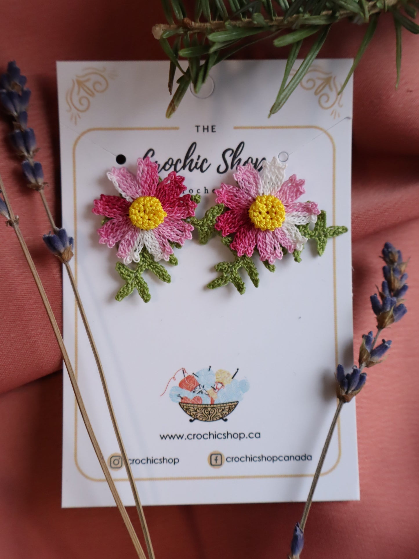 Ombre flower stud earrings