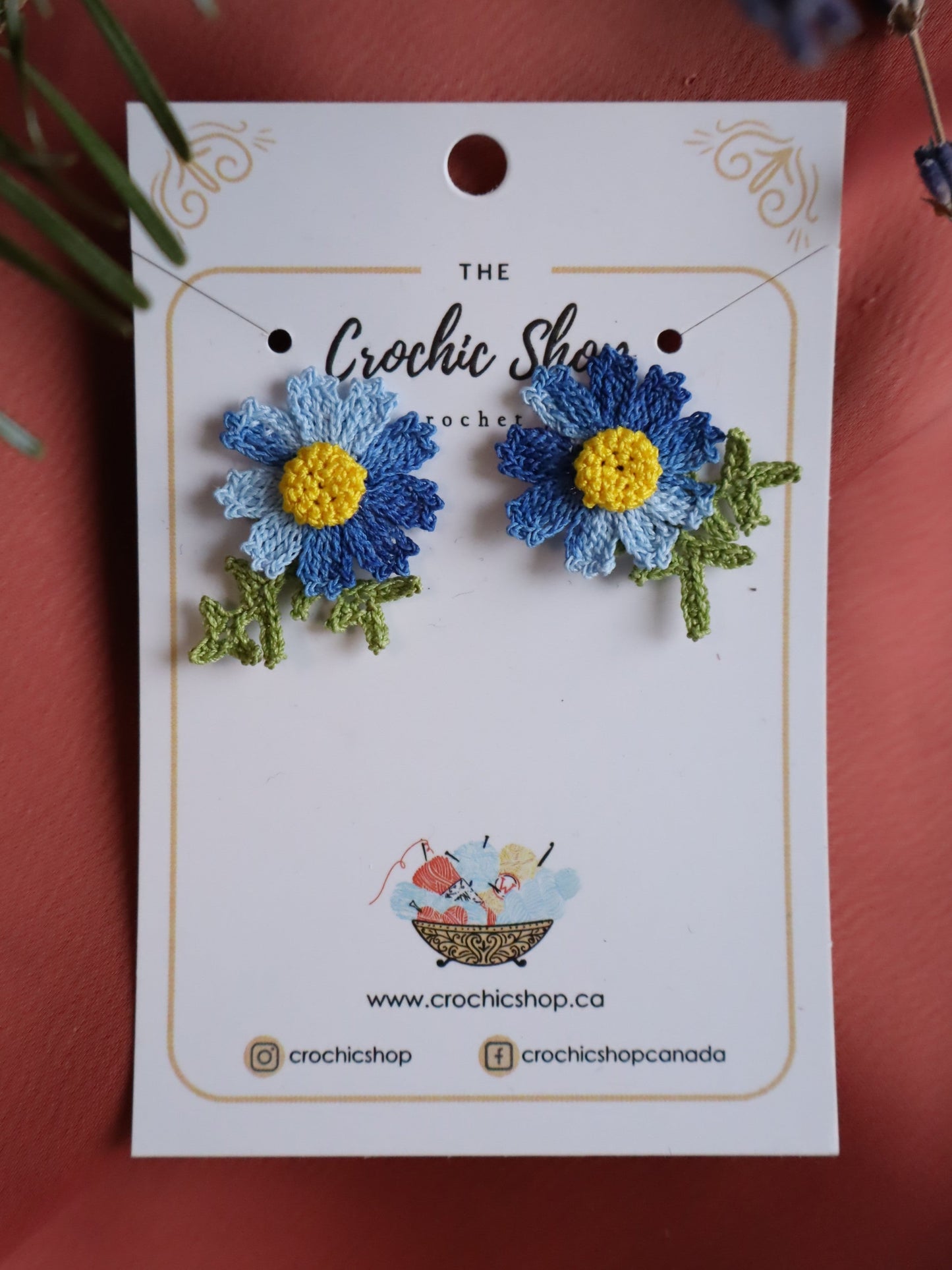 Ombre flower stud earrings