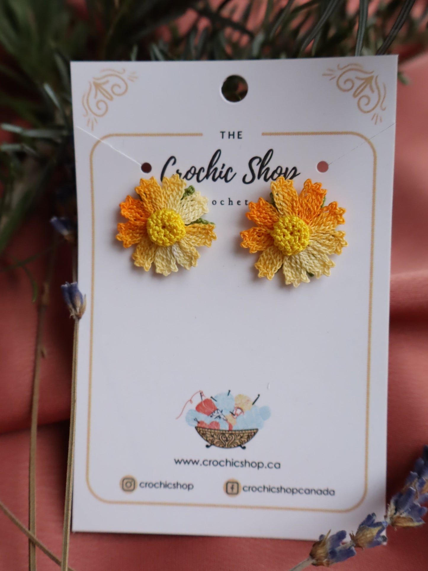 Ombre flower stud earrings