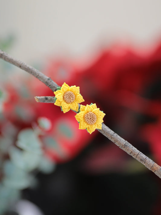 Sunflowestud earrings